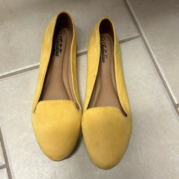 Flats - Picture 1 of 2